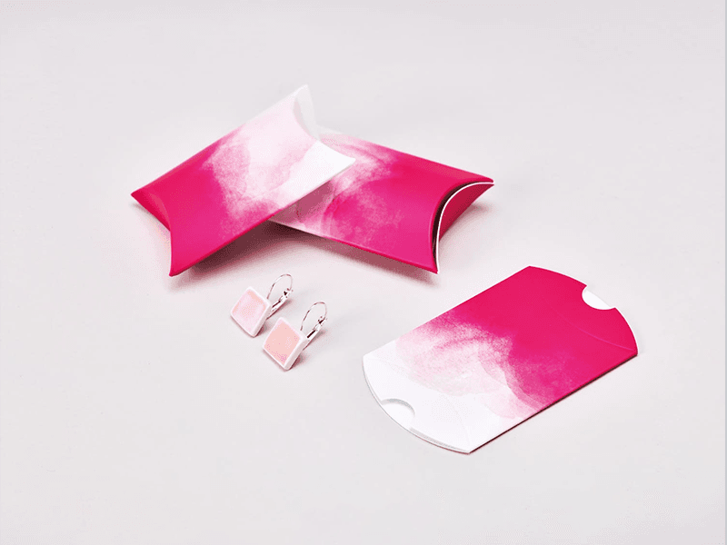 Assortment of pillow boxes with handles